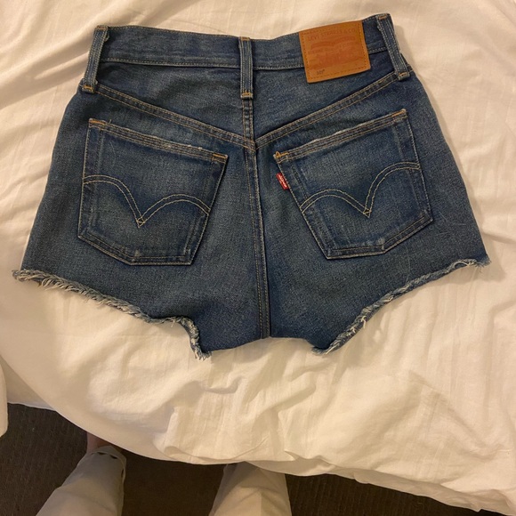 Levi’s 501 Jean Shorts - Picture 2 of 5